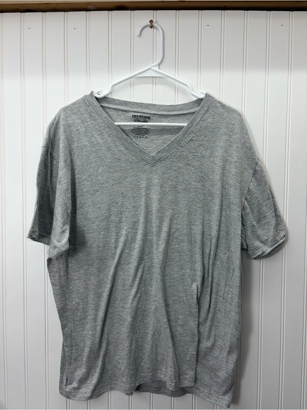 True Religion Men's Light Gray V-Neck Short Sleeve cotton lightweight Tee